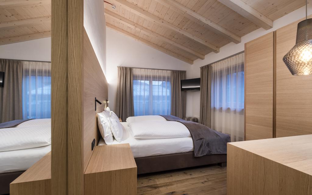 Villa Tony - Small Romantic Hotel Corvara In Badia Eksteriør billede