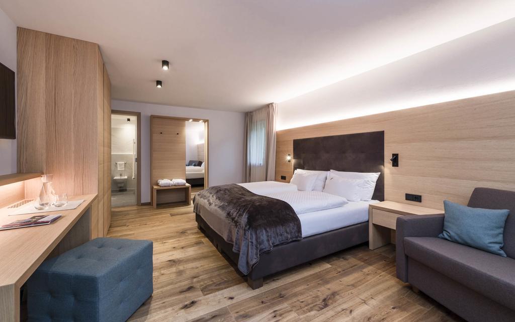 Villa Tony - Small Romantic Hotel Corvara In Badia Eksteriør billede