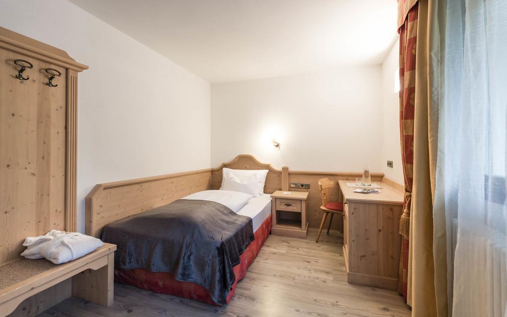 Villa Tony - Small Romantic Hotel Corvara In Badia Eksteriør billede